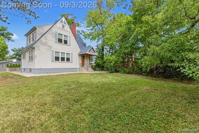 4735 Elizabeth Lake Road, Waterford, MI 48327