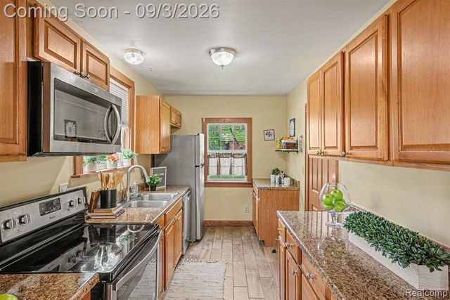 4735 Elizabeth Lake Road, Waterford, MI 48327