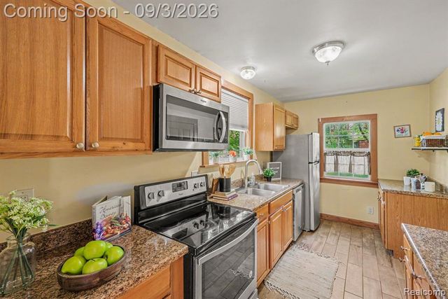 4735 Elizabeth Lake Road, Waterford, MI 48327