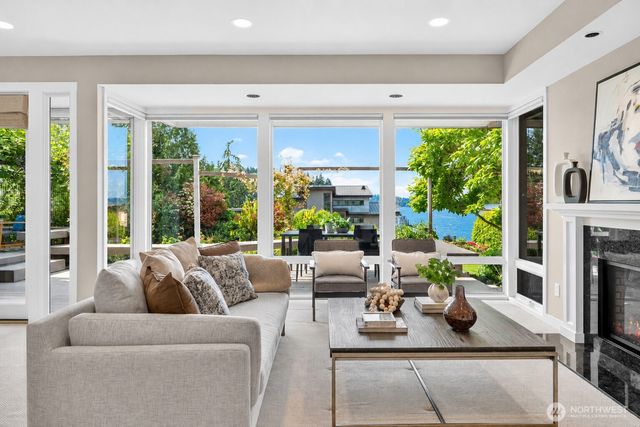 9829 NE 1st Street, Bellevue, WA 98004