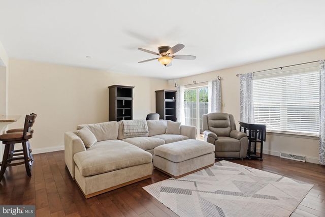 1206 COBBLESTONE LN, Lancaster, PA 17601