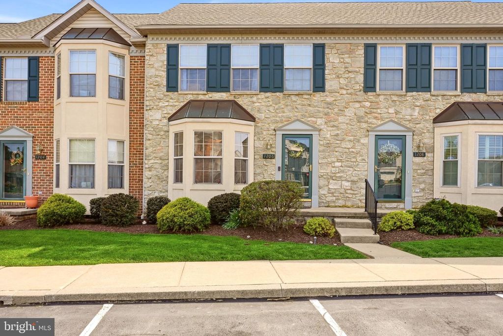 1206 COBBLESTONE LN, Lancaster, PA 17601