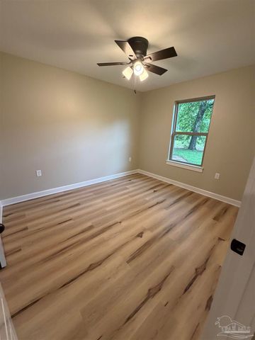 4490 Oak Ln, Milton, FL 32570