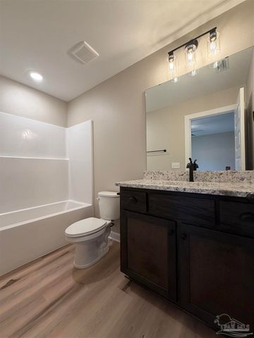 4490 Oak Ln, Milton, FL 32570