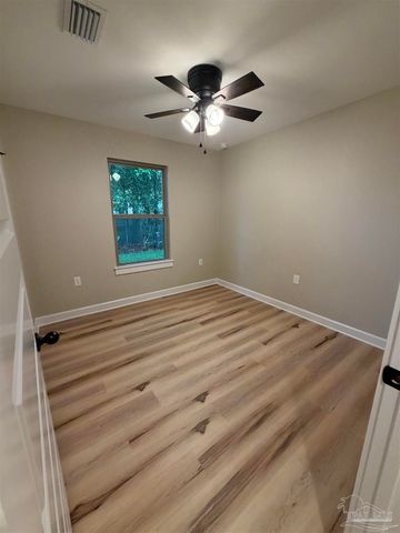 4490 Oak Ln, Milton, FL 32570
