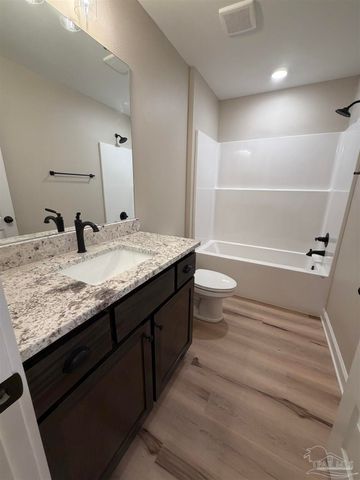4490 Oak Ln, Milton, FL 32570