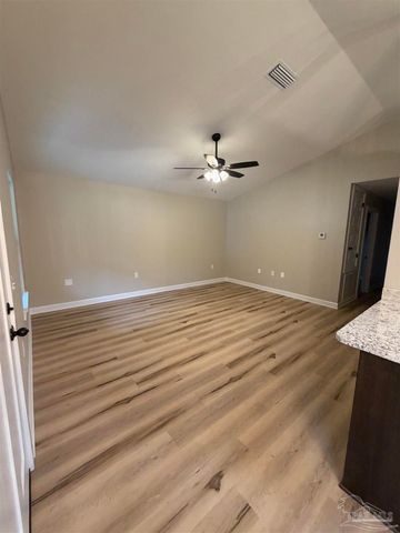 4490 Oak Ln, Milton, FL 32570