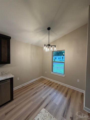 4490 Oak Ln, Milton, FL 32570