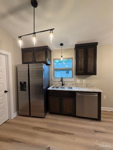 4490 Oak Ln, Milton, FL 32570