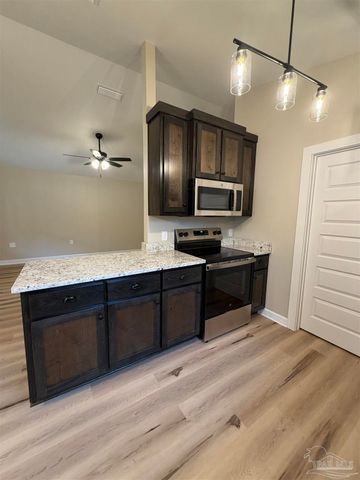 4490 Oak Ln, Milton, FL 32570