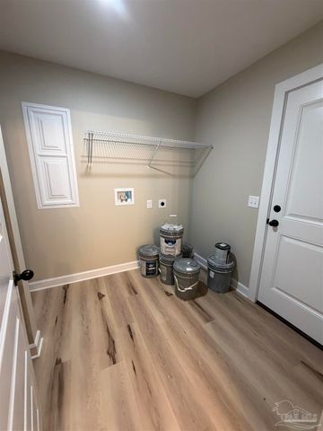 4490 Oak Ln, Milton, FL 32570