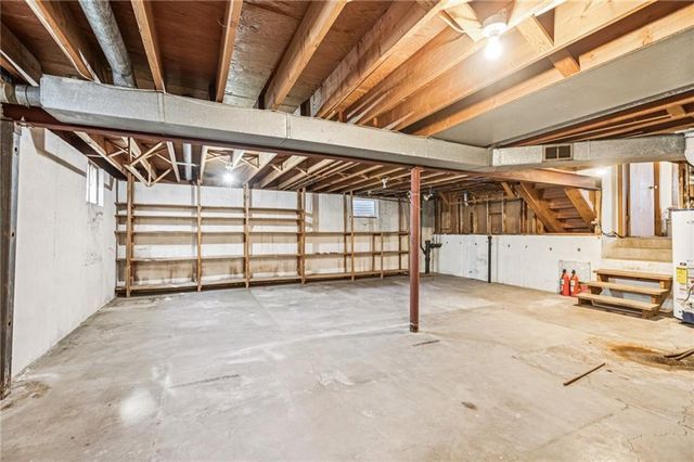 9608 W 93rd Street W, Overland Park, KS 66212