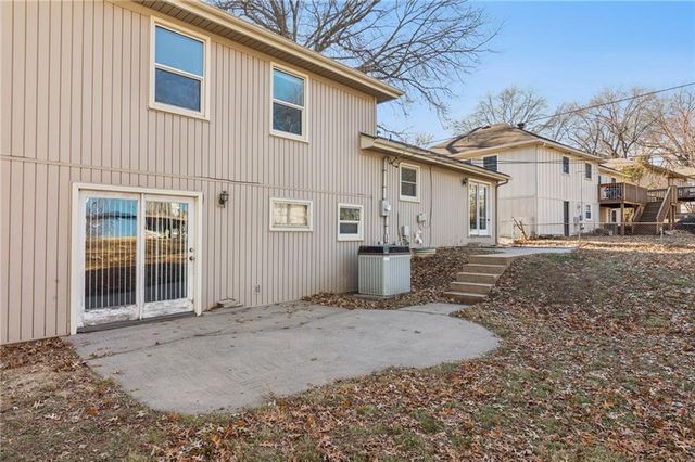 9608 W 93rd Street W, Overland Park, KS 66212
