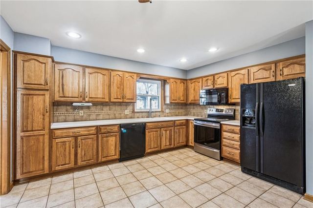 9608 W 93rd Street W, Overland Park, KS 66212