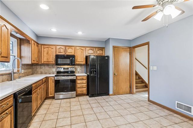 9608 W 93rd Street W, Overland Park, KS 66212