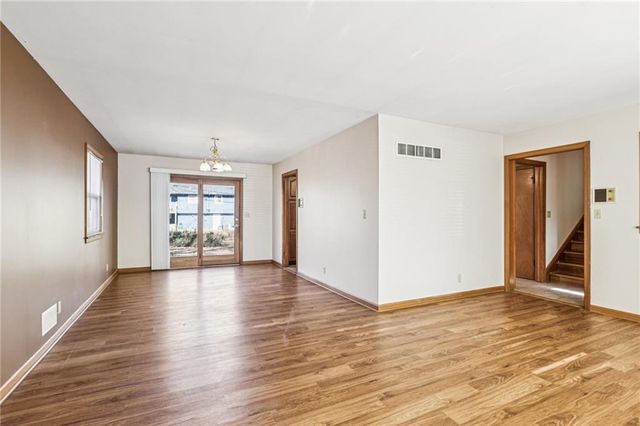 9608 W 93rd Street W, Overland Park, KS 66212