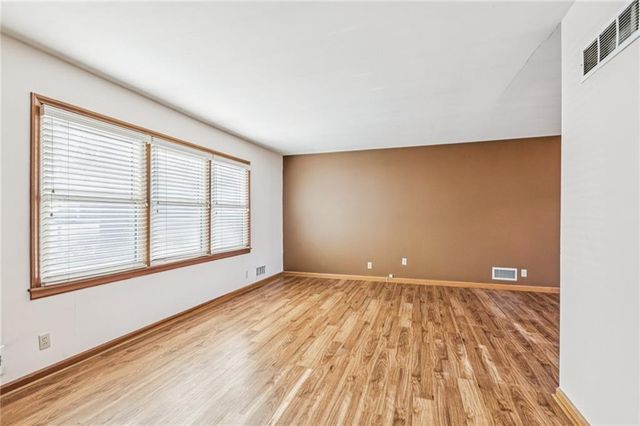 9608 W 93rd Street W, Overland Park, KS 66212