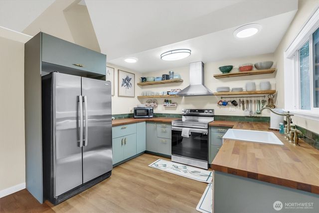 11807 Dogwood Place, Anderson Island, WA 98303