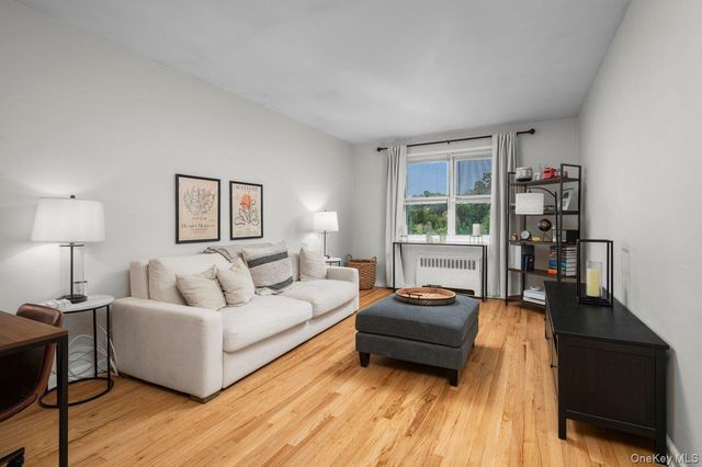 4782 boston post A- 3B, Pelham, NY 10803