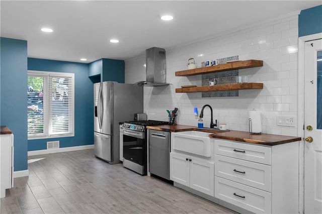 310 Saddle Creek Circle, Roswell, GA 30076