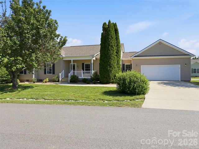 209 Beechnut Drive, Hendersonville, NC 28739