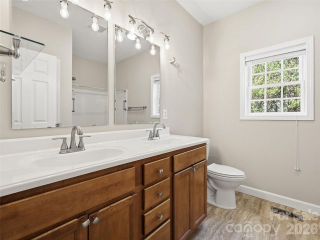 209 Beechnut Drive, Hendersonville, NC 28739