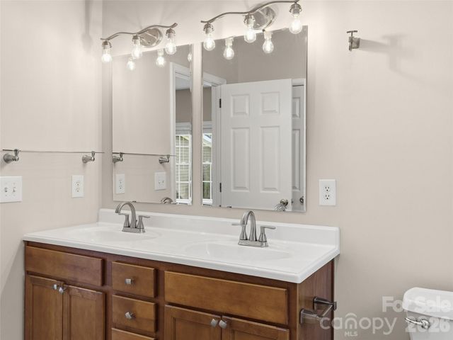 209 Beechnut Drive, Hendersonville, NC 28739