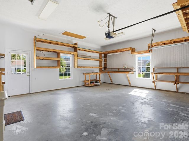 209 Beechnut Drive, Hendersonville, NC 28739
