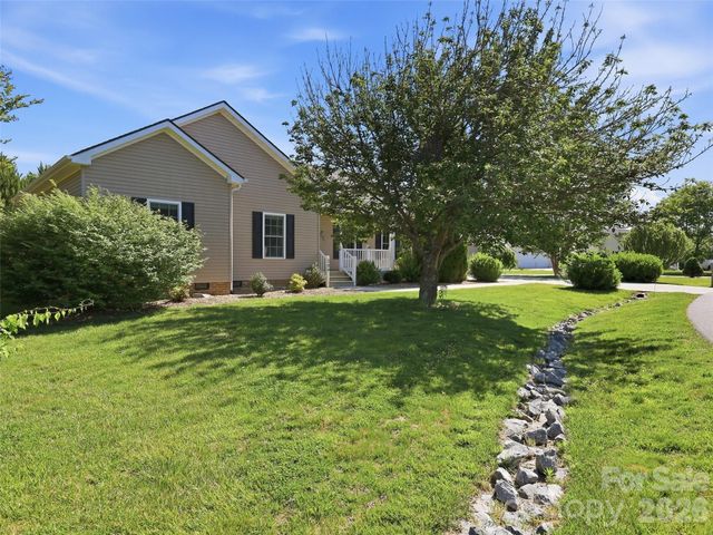 209 Beechnut Drive, Hendersonville, NC 28739