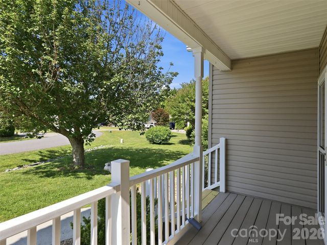 209 Beechnut Drive, Hendersonville, NC 28739