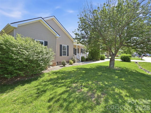 209 Beechnut Drive, Hendersonville, NC 28739