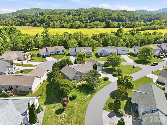 209 Beechnut Drive, Hendersonville, NC 28739