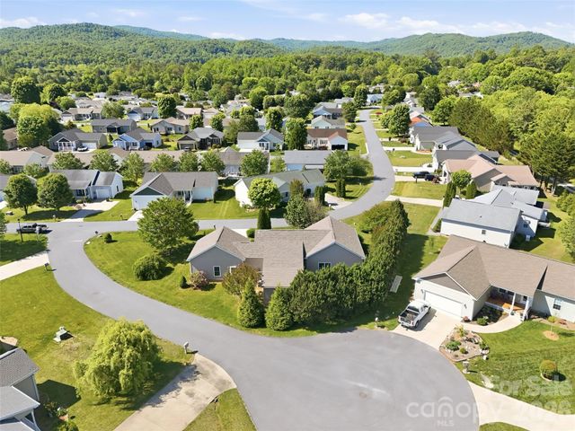 209 Beechnut Drive, Hendersonville, NC 28739
