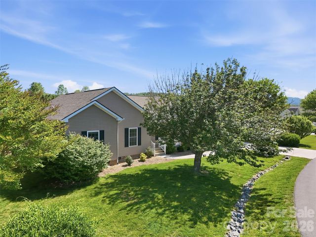 209 Beechnut Drive, Hendersonville, NC 28739