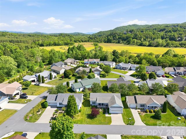 209 Beechnut Drive, Hendersonville, NC 28739