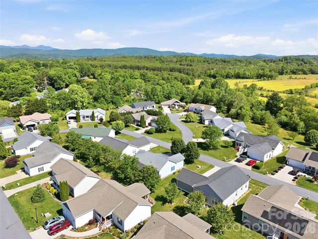 209 Beechnut Drive, Hendersonville, NC 28739