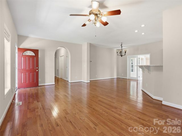 209 Beechnut Drive, Hendersonville, NC 28739