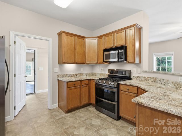 209 Beechnut Drive, Hendersonville, NC 28739