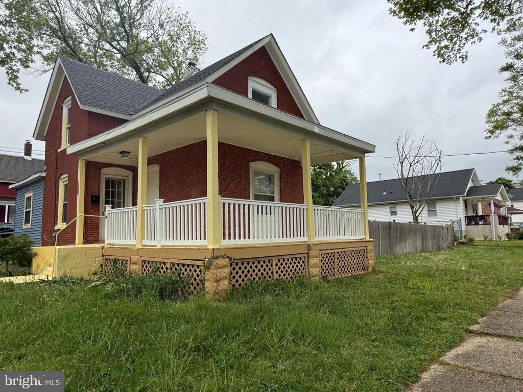 221 S 4TH ST, Vineland, NJ 08360