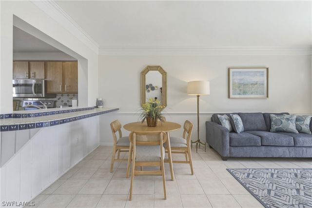 801 River Point DR 303A, Naples, FL 34102