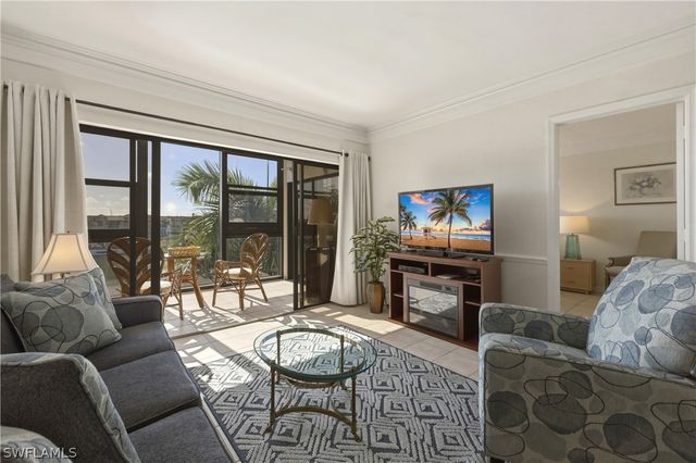 801 River Point DR 303A, Naples, FL 34102