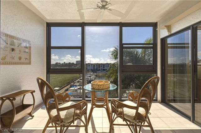 801 River Point DR 303A, Naples, FL 34102