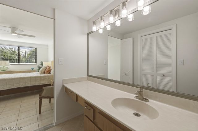 801 River Point DR 303A, Naples, FL 34102