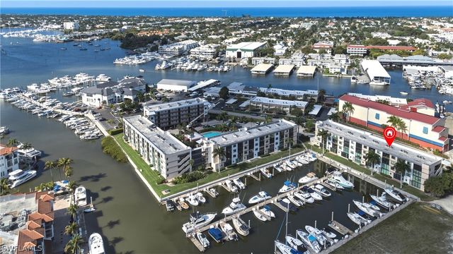 801 River Point DR 303A, Naples, FL 34102