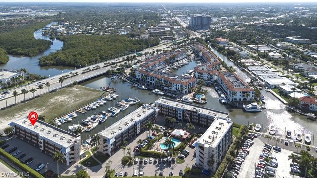 801 River Point DR 303A, Naples, FL 34102