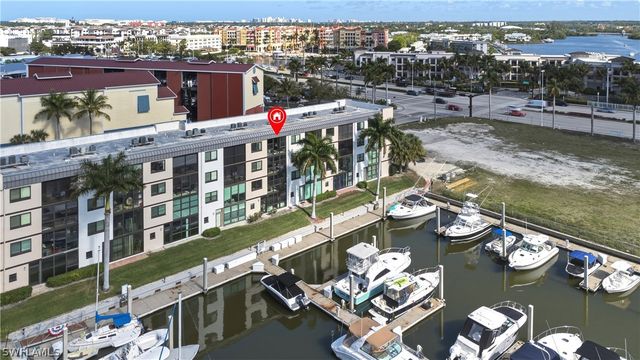 801 River Point DR 303A, Naples, FL 34102