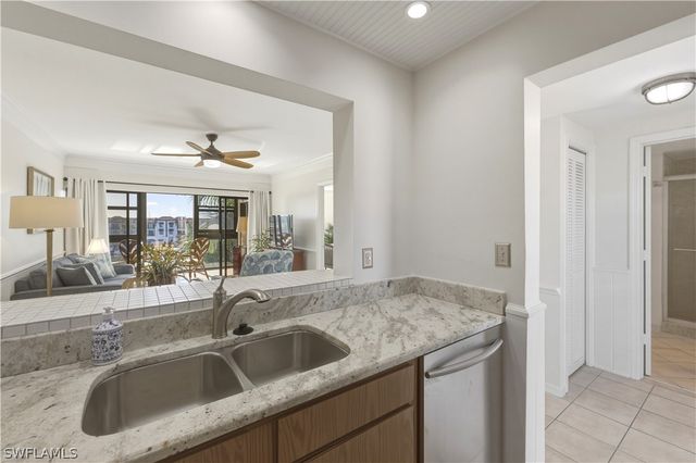 801 River Point DR 303A, Naples, FL 34102