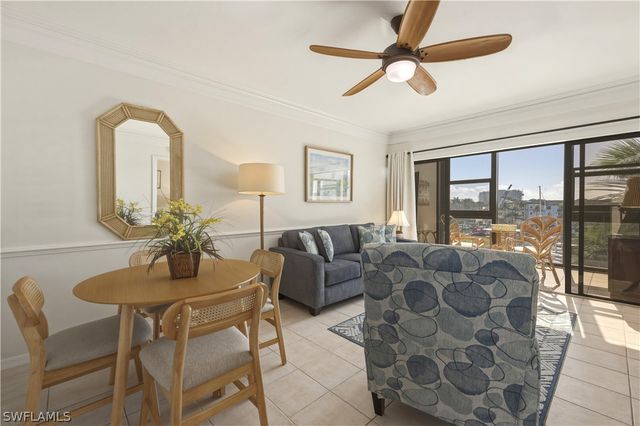 801 River Point DR 303A, Naples, FL 34102