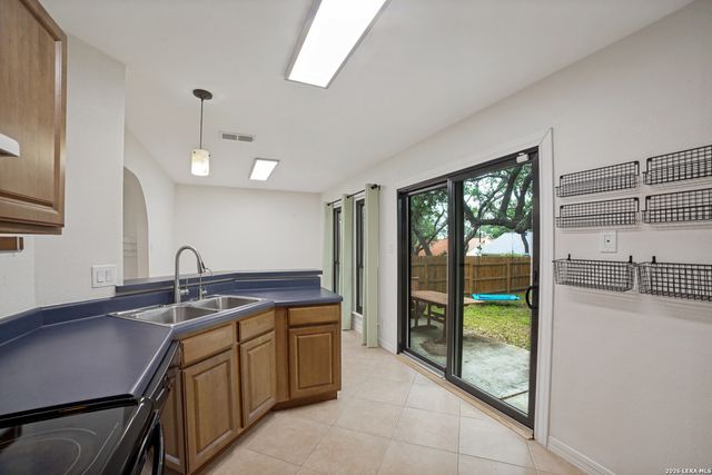 8922 Silent Cross, San Antonio, TX 78250