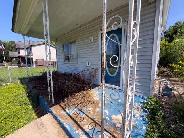 1007 Pine St, Kenova, WV 25530